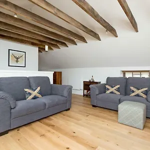 https://trendy-1-bedroom-main-door-house-in-new-town.edinburghhotelsuk.org