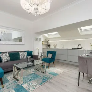 https://city-centre-main-door-apartment-on-the-beautiful-park.edinburghhotelsuk.org
